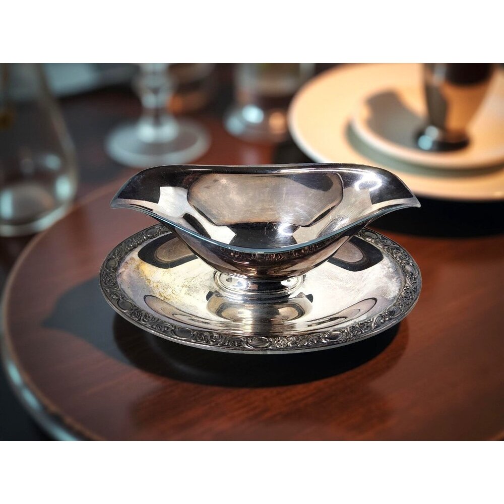 Vintage W.M.Rogers and Sons Victorian Rose Silver Plated Gravy Boat